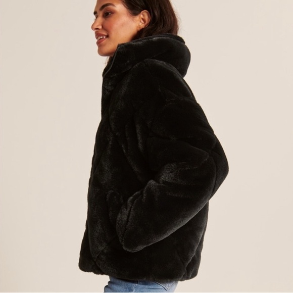 NWOT Abercrombie & Fitch :: Oversized Faux Fur Quilted Puffer :: Black :: size S - Picture 5 of 6